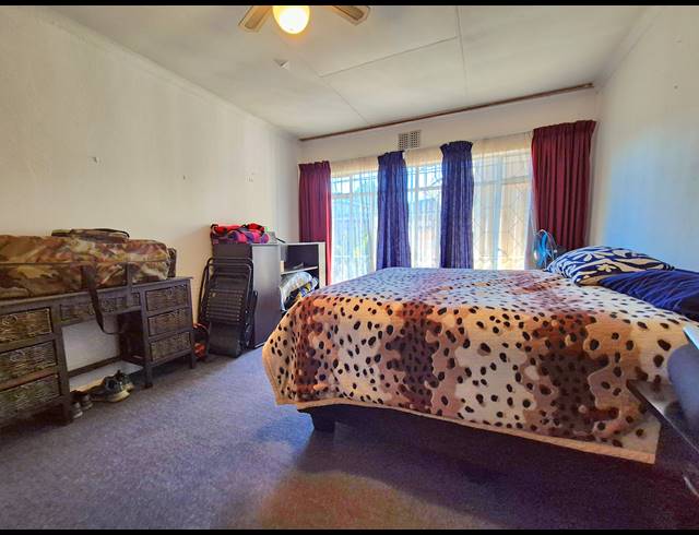 4 BEDROOM FREEHOLD FOR SALE IN VAN DYK PARK